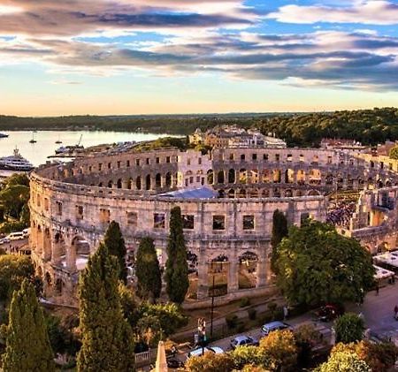 Central Apartments Pula Luaran gambar